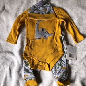 Cute Dino co-ord set size 6-9months NWT